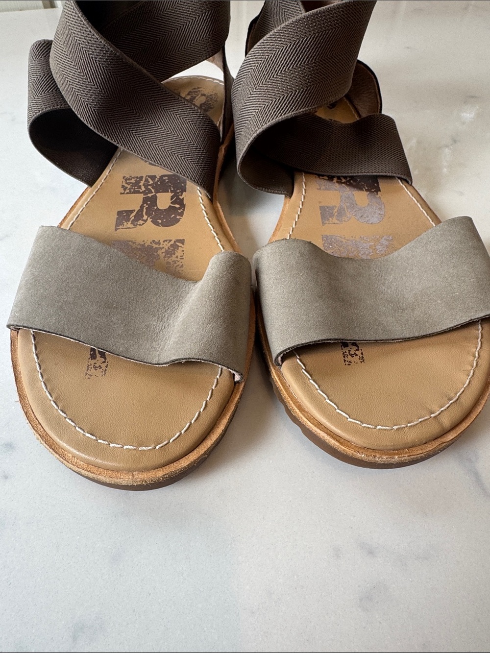 SOREL Ella II Strappy Olive Crisscross Elastic Sandals Women’s 8.5 - Picture 2 of 16